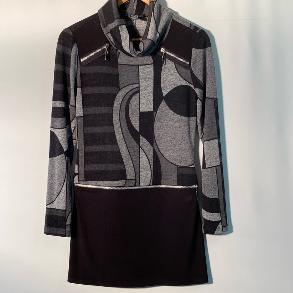 Frank Lyman - geometric print top. Size 2